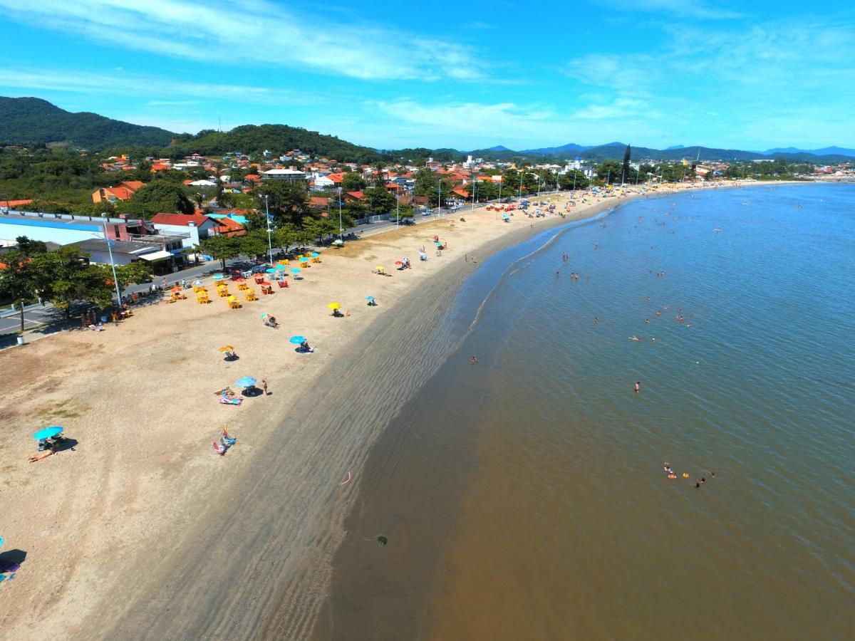 Apt 300 m da praia próximo ao Beto Carrero Piçarras Exterior foto